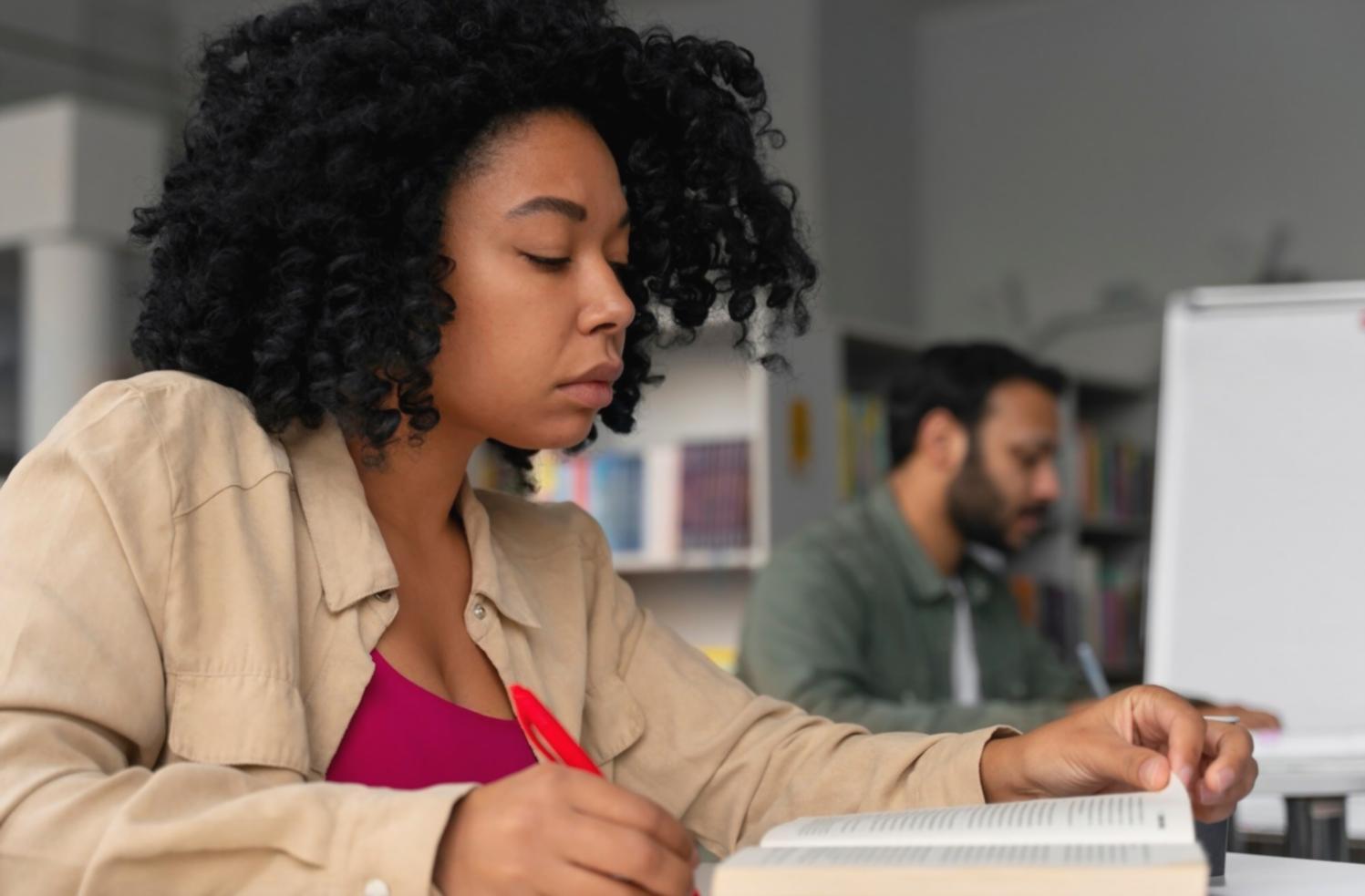 Teamarbeit bei polarnexquai in unserem Büro in Flensburg